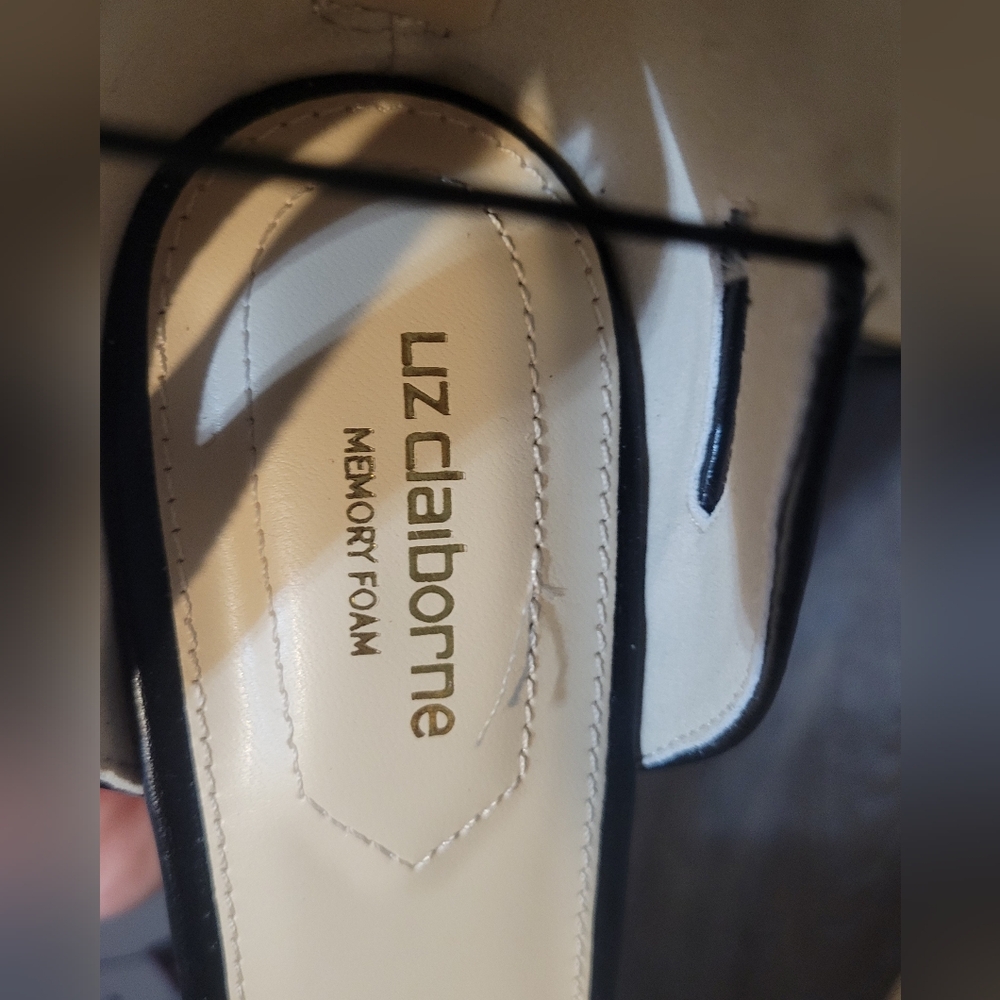 Liz Claiborne Black Wedge Sandals NEW IN BOX - Picture 4 of 8